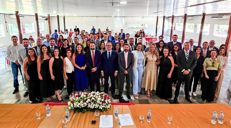 Gisela Cardoso dá posse ao presidente da 9ª Subseção, Marcelo Freitas Passos